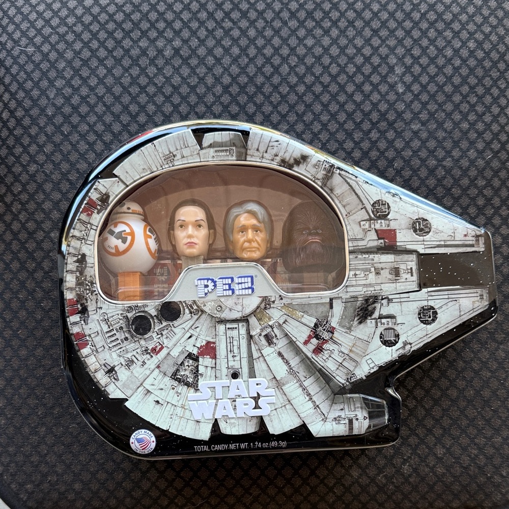 Star Wars Millennium Falcon Tin with Characters - White and Black